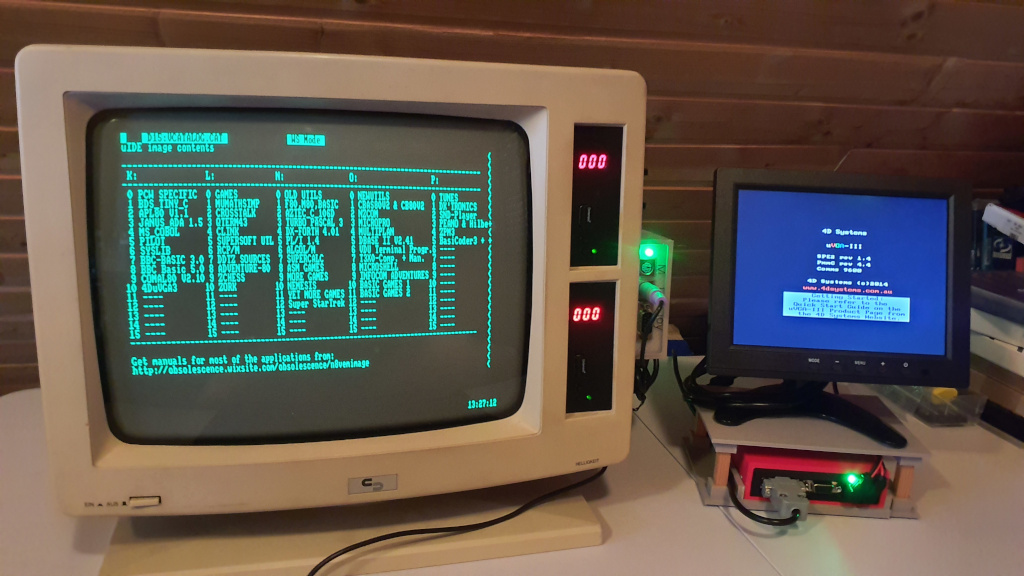 Joyce_mit_Grafik-Terminal.jpg